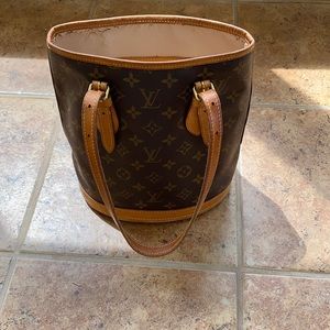 Louis vitton small bucket shoulder bag